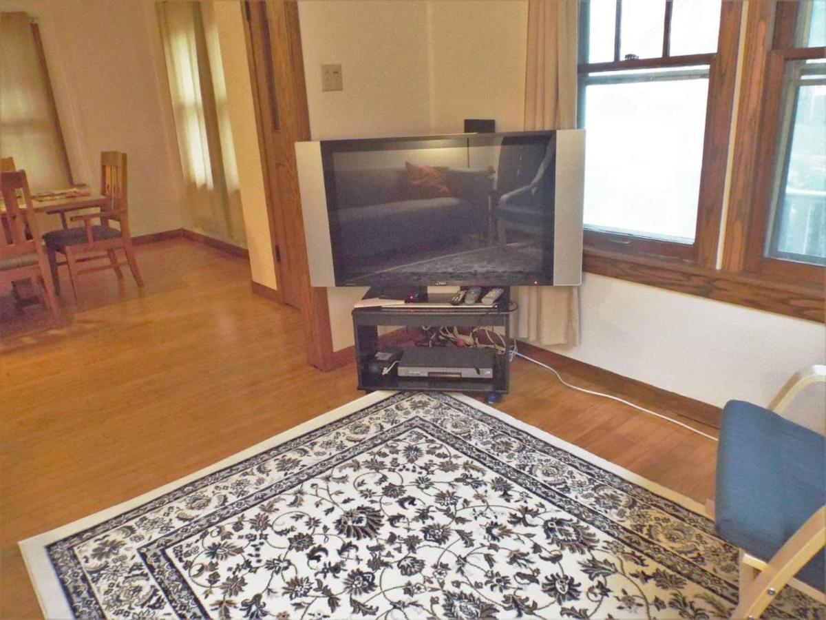 Comfortable 3 Bedroom Craftsman Bungalow In Milwaukee'S Bay View Neighborhood Exterior foto