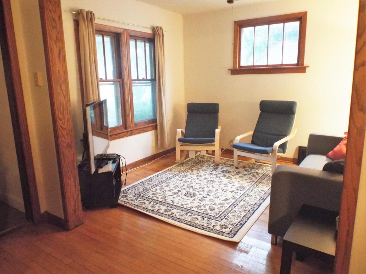 Comfortable 3 Bedroom Craftsman Bungalow In Milwaukee'S Bay View Neighborhood Exterior foto